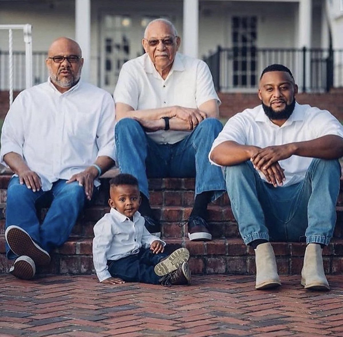therealdaddymo1's tweet image. 4 generations 🖤❤️👏🏾🙏🏾