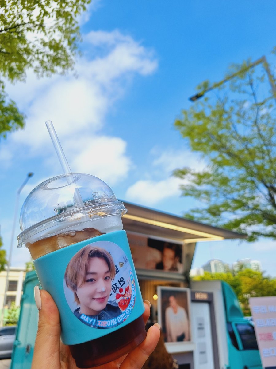 wink_pd's tweet photo. 230418 더쇼사녹 역조공 💛💚🩷

응원한 메이들한테 목 안마르냐고만 물어보고 끝까지 커피차 역조공 얘기 1도 안함ㅠㅠㅜㅠㅜㅜㅠ 바찌훙 이런 성격이 개치인다고요 ㅠㅜㅜㅠ큐쿠ㅠㅠㅠ 

#박지훈 #parkjihoon https://t.co/4GkUNmwqoD
