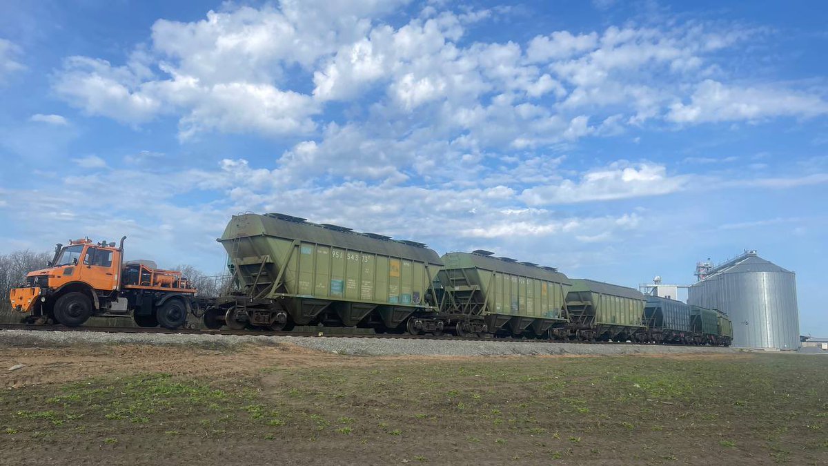 54 wagons qui seront chacun chargés de 70t de blé pour l’export blé 🌾 🇺🇦 🚊 🚢