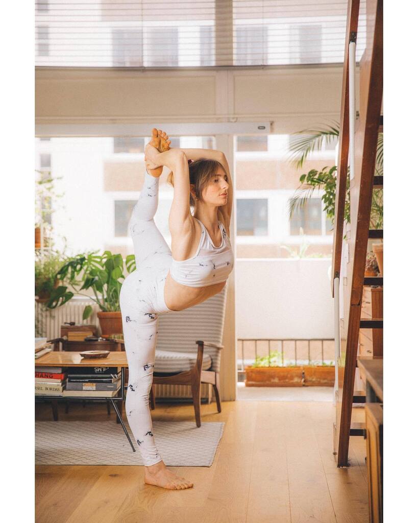 Strechy 
PH @julien_paumelle

#yoga #strech #running #sport #modelsport #sportmodel #fitness #body #legging #marbre #yogini #jogging #sportswear #danseuse #dancer #balletdancer instagr.am/p/CrKtbHMtQKu/
