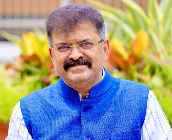 विचारांची लढाई लढणाऱ्या नेत्यांमध्ये जितेंद्र आव्हाड,संजय राऊत यांच्यासारखे लोक अजून शिल्लक आहेत.कुणी कुठेही गेलं तरी आव्हाडांसारखे नेते भाजप विचारधारेशी कधी तडजोड करणार नाहीत याची खात्री आहे व आम्ही भाजप विचारधारेविरुद्ध अश्या सर्व नेत्यांच्या मागे ठाम उभे राहू यात शंका नाही 💯
