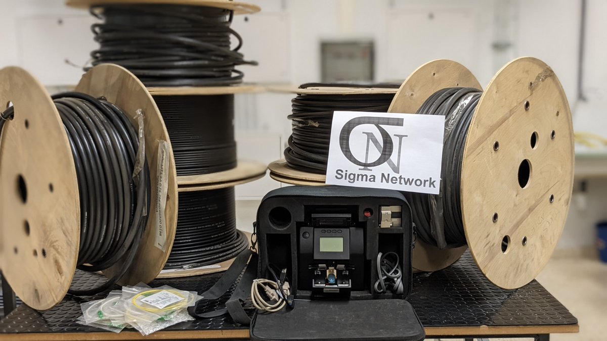 cpifppiramide's tweet image. ❇️❇️Apoyo de la industria Aragonesa a la Formación Profesional.‼️
La empresa Sigma Network de Zaragoza ha cedido 👏🏻👏🏻generosamente cable y material 🔌🔋de instalación de fibra óptica📲 al #CPIFPPirámide.🔺
Muchas gracias😃🫶🏻
sigmanetwork.es
#fp  #sigmanetwork