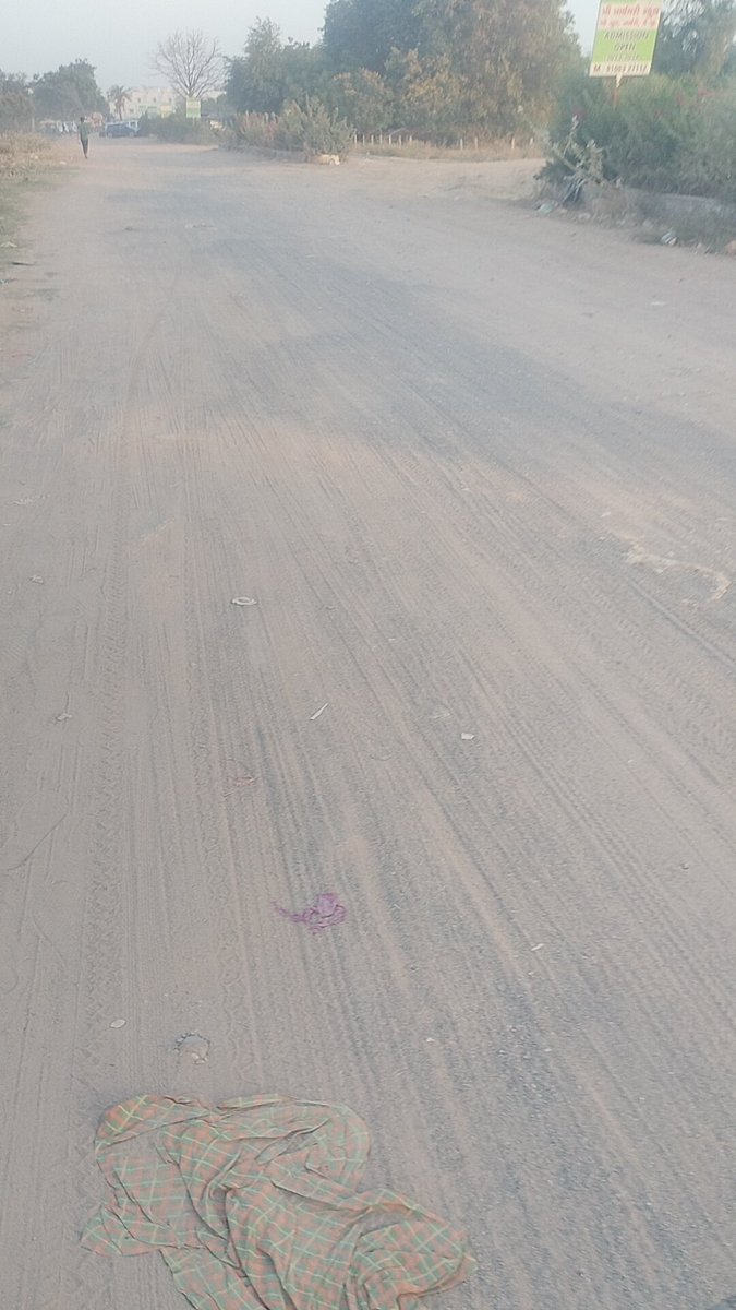 krunal29695's tweet photo. Lambha temple to Radhe residancy રોડ ની હાલત ખરાબ છે  દર રવિવાર અહી પબ્લિક ની ભીડ હોય છે. લોકો હેરાન થય ગયા છે જલ્દી રસ્તો સરખો કરાવો અને લાઇટ પણ નથી ..અહી થી  રાત્રે અવર જવર પણ નહિ કરી શકતા લોકો  કેટલી complain Kari koy avtu nathi @AMC_Complaints @kiritjparmarbjp @Bhupendrapbjp https://t.co/pNmtQHdwRD