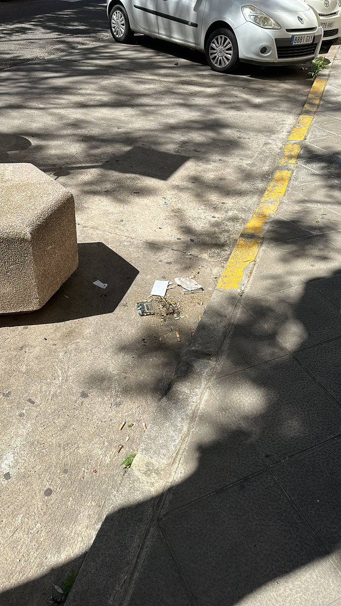 HectorAbuin's tweet image. #SevillaSuciaABC calle Juan Pablos. El Porvenir.