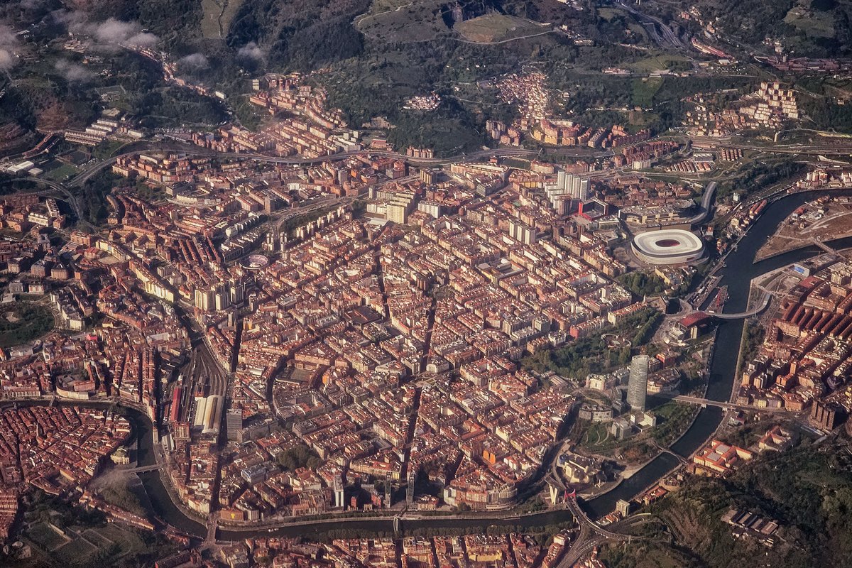 Por fin he conseguido autorización para volar el dron como es debido en Bilbao para conseguir la panorámica definitiva.