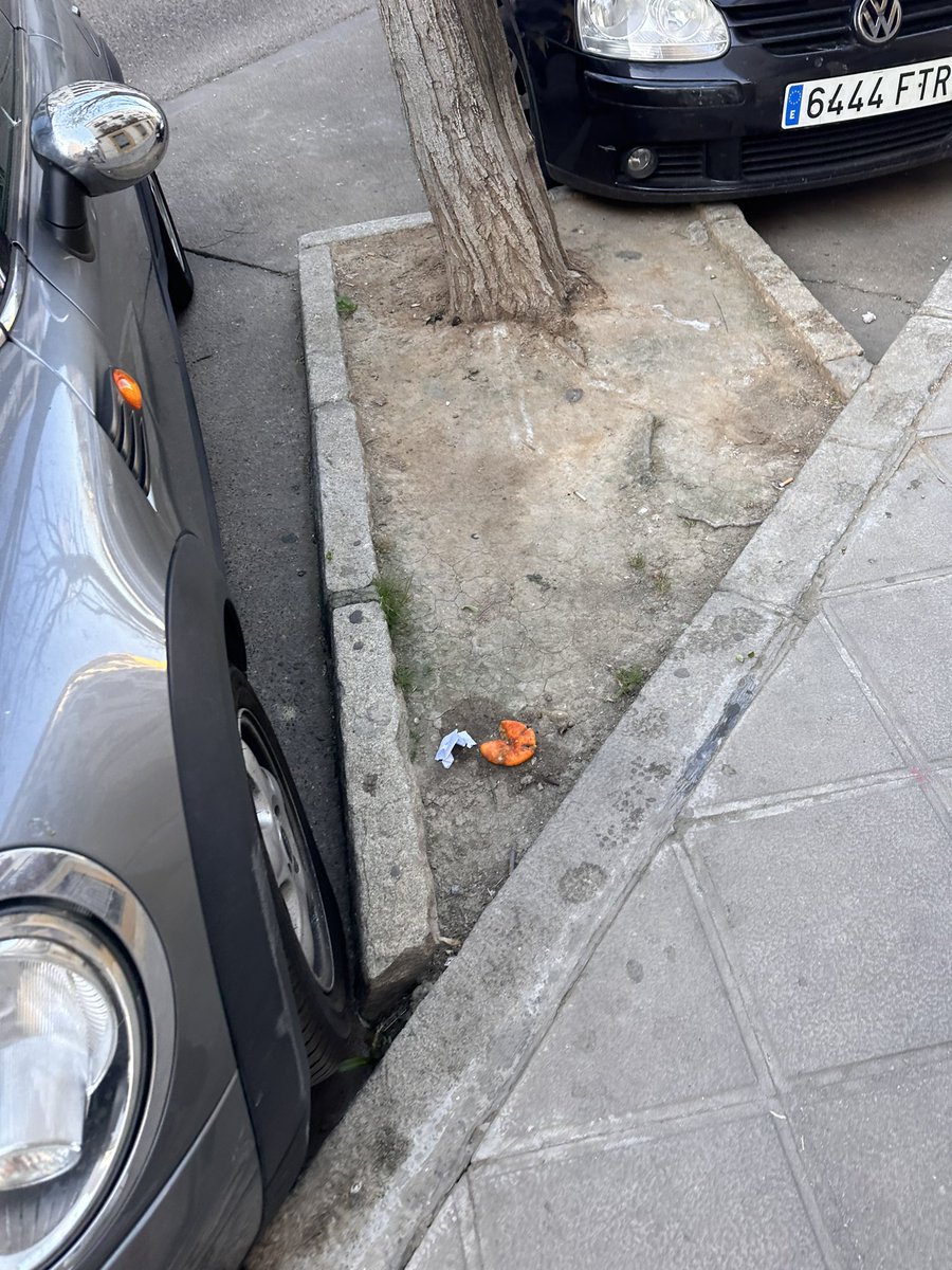 HectorAbuin's tweet image. Calle juan pablos. El porvenir #SevillaSuciaABC