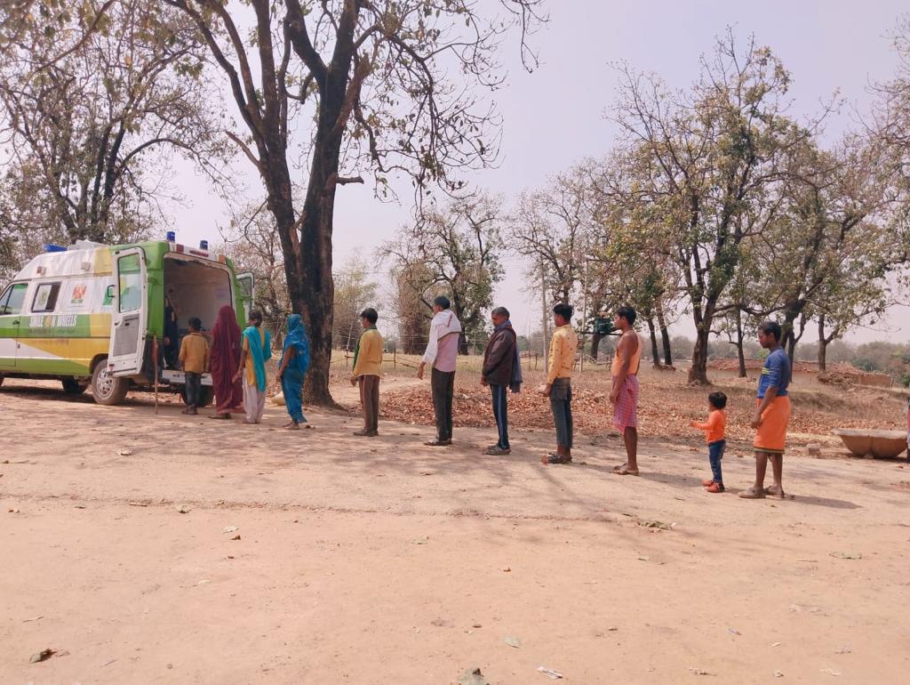 smilefoundation's tweet image. The Smile on Wheels project is reaching out to approximately 17,000 people in a year in 10 rural villages of Singrauli district, Madhya Pradesh.

Visit smilefoundationindia.org/health to know more about our efforts on the ground.

#HealthCannotWait #SmileOnWheels