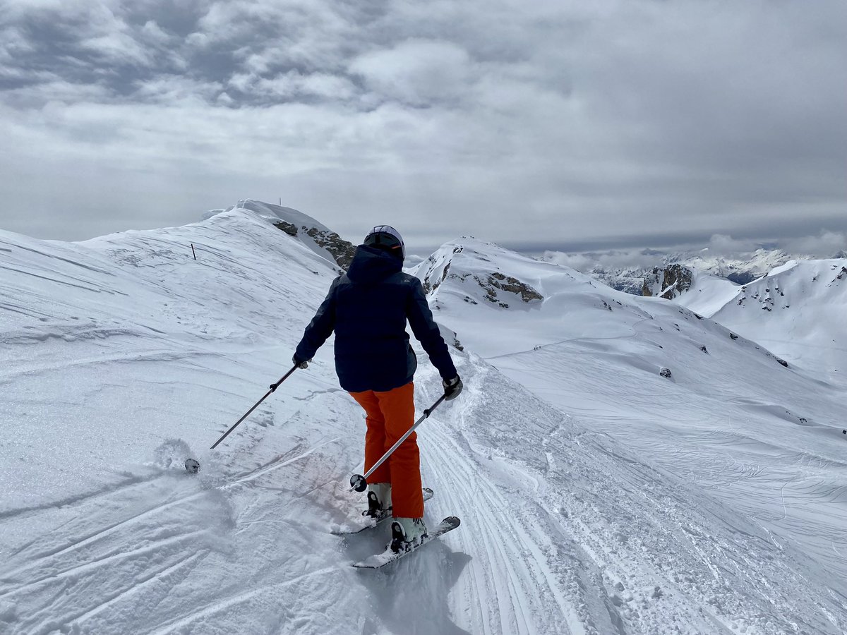On top of the world🔝🌍❄️⛷️

#LaCabine #CreteCoteSki #LaPlagne #PowderDay #MountainLife