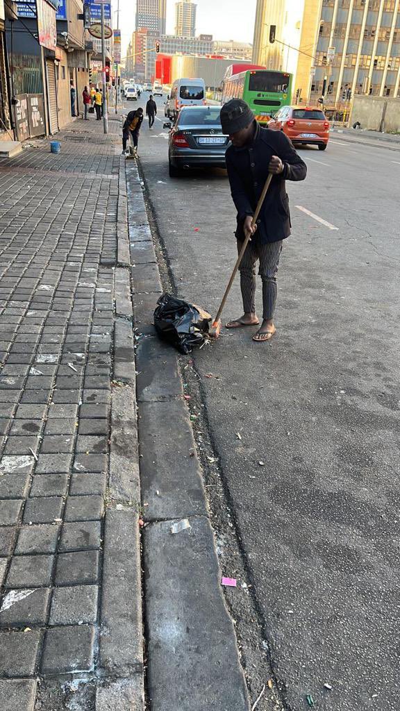 @JoburgMPD has instructed Shop owners along Harrison street corner Wolmarans to clean in front of their businesses, and be the the eyes and ears for illegal dumping. These are the areas we cleaned . We are not playing., you don’t corporate “apply apply our mind”