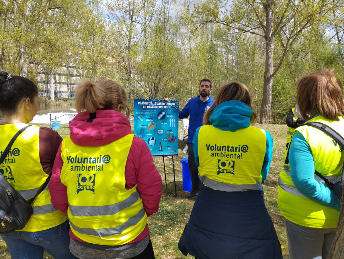 fundacionO2's tweet photo. #ArandadeDuero
La semana pasada estuvimos en el río Arandilla, mejorando y sensibilizando su entorno con voluntarios, gracias al Ayuntamiento de la ciudad.
Siempre una labor muy necesaria en nuestros entornos fluviales.
#voluntariado #microplasticosMACROBASURA #CSIrios https://t.co/oyhL8n3wAc