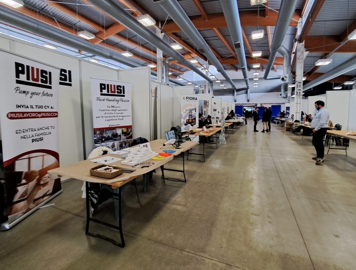 PiusiOfficial's tweet photo. Oggi giornata di... #OPENDAY! 

Vi aspettiamo alla II° Edizione di: “Un dialogo aperto tra scuola ed impresa” 
dalle ore 08.00 alle ore 13.00
presso il PalaFieraMillenaria (Padiglione “0”) di Gonzaga (MN)

#piusi #scuola #impresa #futuro https://t.co/HdiXcKaJX1