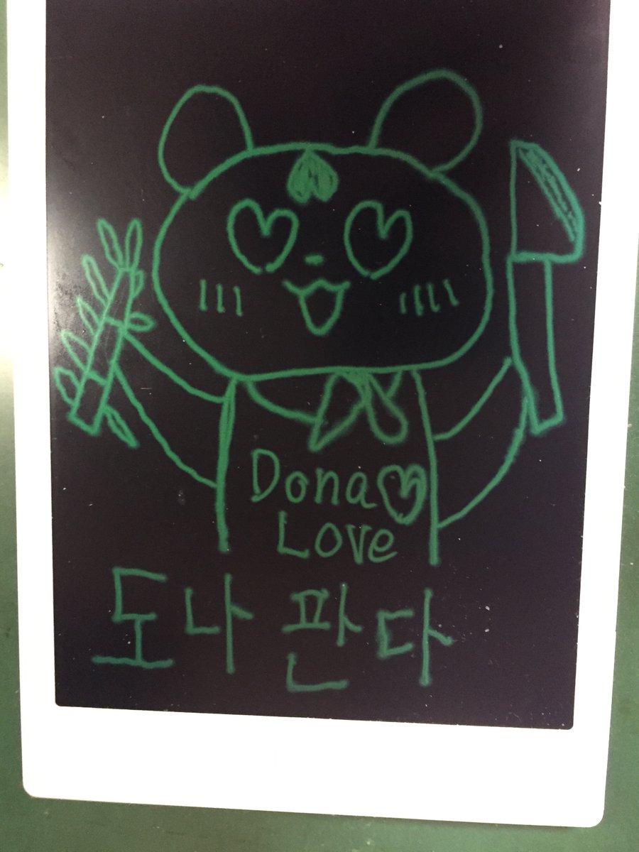4FFm9KX8f3TFYcn's tweet photo. @parkdonakr
ドナパンダ、도나판다、Dona Panda
左は、笹。右は、包丁。/왼쪽은 사사. 오른쪽은 부엌칼.#DONART #DONARTH #Parkdona https://t.co/7csKsfBKwK