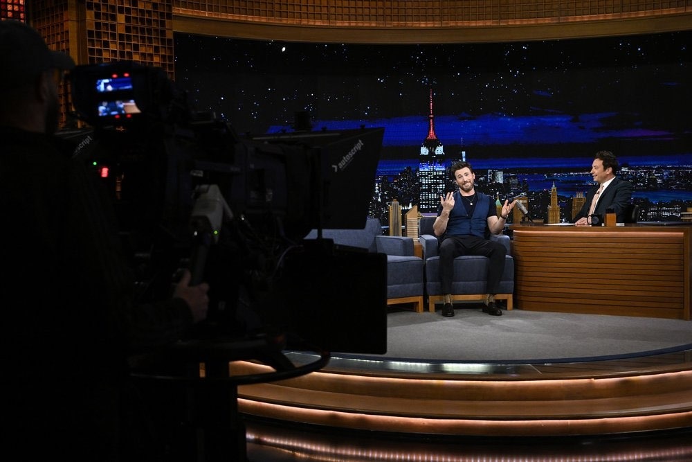 evans_armas's tweet photo. Chris Evans on The Jimmy Fallon.
#ChrisEvans #fallontonightshow
#Ghosted https://t.co/aN1EnjpxHf