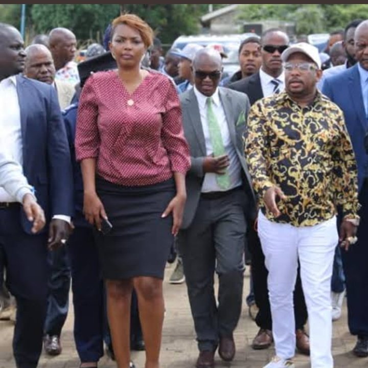 Karen Nyamu and Mike sonko need 1000 likes and 1000 retweets for saving TWITTER DCI from the stress of verifying if the BOTTOM UP lady is Millicent omanga saa hii KENYA KWANZA FOLLOWERS wangekuwa wanatetea Omanga vibayaa