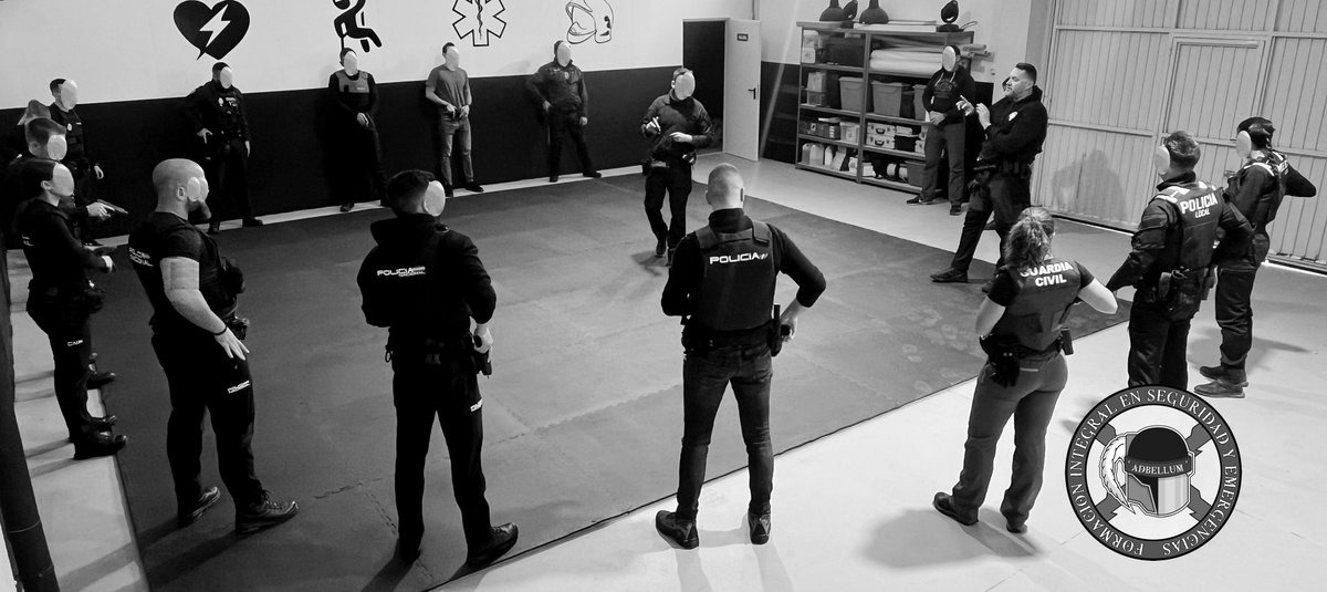 Comenzamos nuestro curso de Fundamentos de Uso y Manejo del Arma Corta con <a href="/ElHispano77/">Máximo Décimo 🍁</a> y ElEspecialisto (instagram.com/el.especialist…) donde compañeros de PN, GC y PL aprenderán y mejorarán el agarre, empuñamiento, presentación, alineación de miras y en definitiva, el uso del arma 🔝
