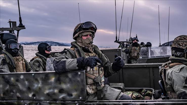 İsveç bugün yakın tarihinin en büyük tatbikatı Aurora 23’e başladı. 11’i  NATO üyesi 13 ülkenin katıldığı hava savunma ve kara harekatı ağırlıklı tatbikatın amacının İsveç'e yönelik olası bir saldırıya karşı ordunun birleşik harekat kapasitesini artırmak ve bölgenin istikrarına…