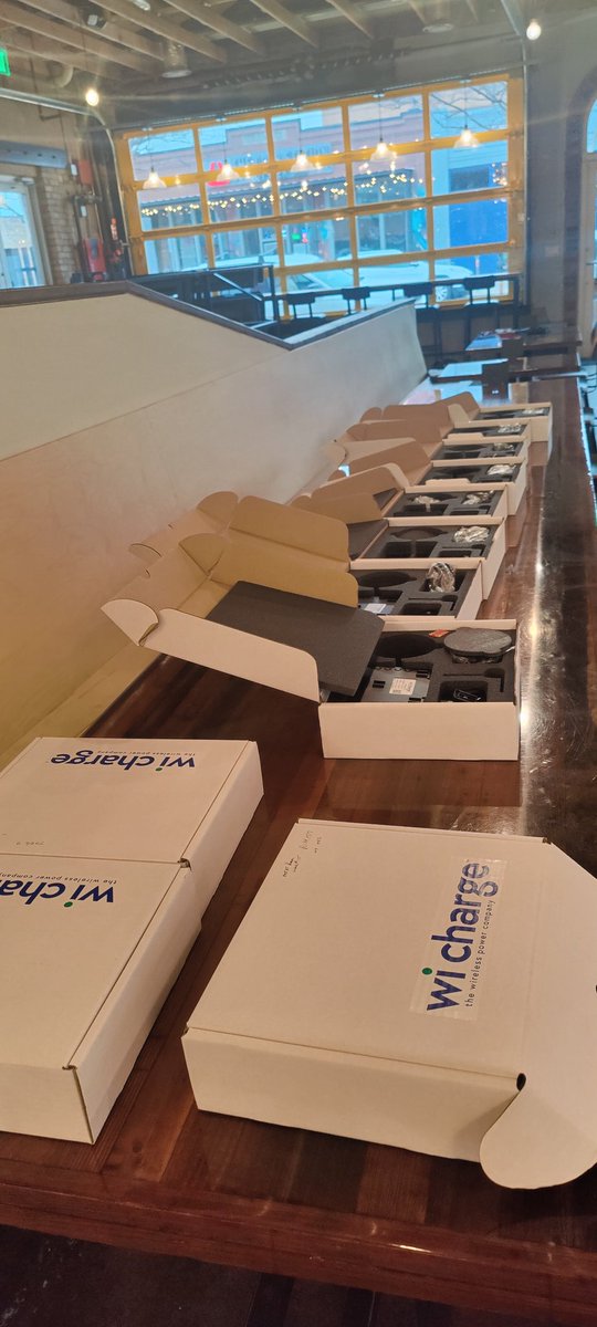 WiChargeLTD's tweet image. 🚨🚨 Check out our latest Wi-Spot deployment in Dallas, Texas 🚨🚨

A special thanks to everyone on the Wi-Charge and Glass-Media teams that made this deployment in Dallas, Texas a reality 👏👏

More photos and videos to come...

#wirelesspower #digitaldisplay