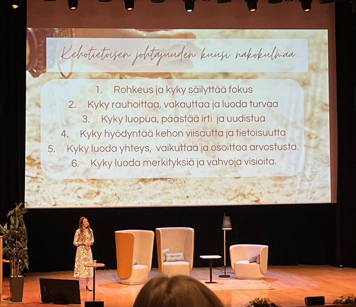 Kehotietoisen johtajuuden kuusi näkökulmaa, Hanna Kumpulainen Hyvää työtä -akatemia #sakky Hyvinvoiva ja uudistuva työelämä johtamisseminaari.