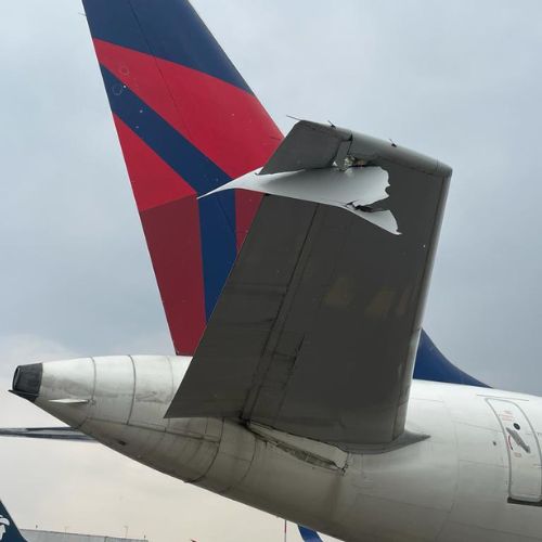 AeroMexico Boeing 737 collided with Delta Boeing 757 at Mexico