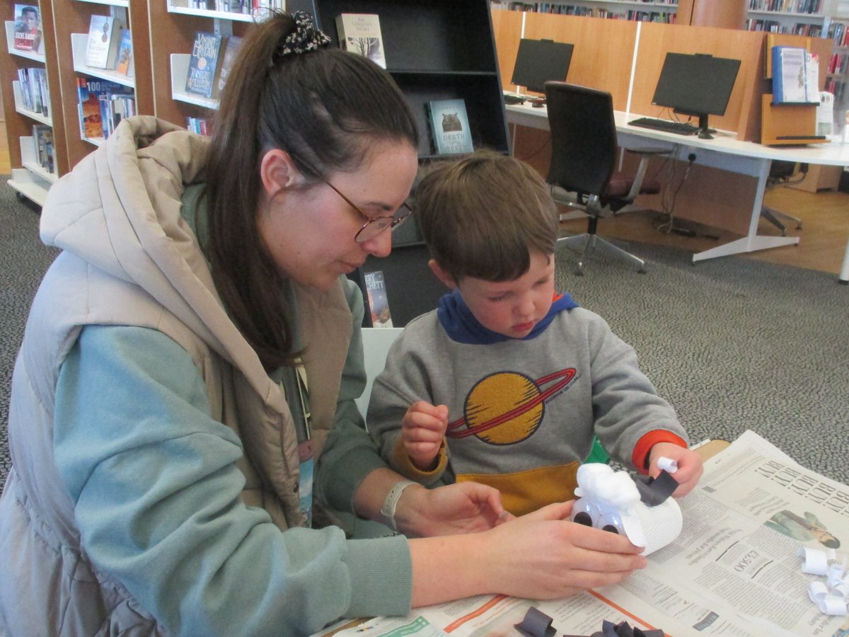 LancsLibraries's tweet image. Children enjoyed making Spring Lambs using recycled materials at #EuxtonLibrary 
Thank-Ewe for coming along!