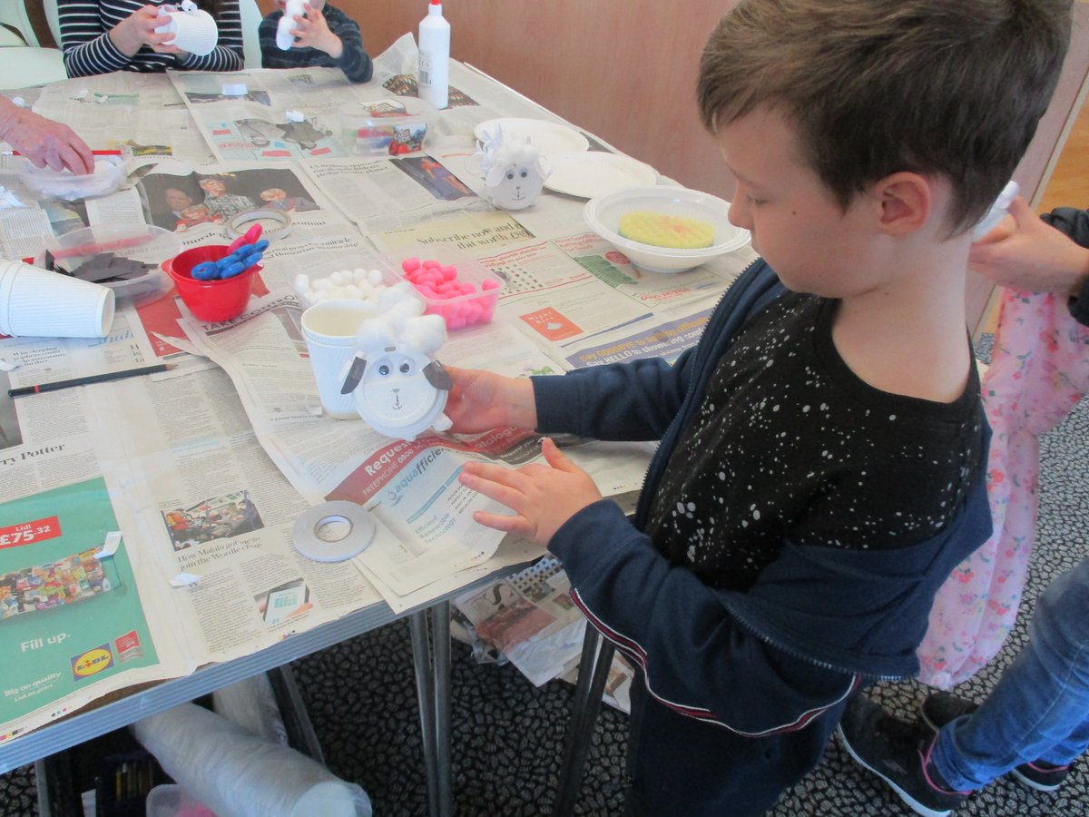 LancsLibraries's tweet image. Children enjoyed making Spring Lambs using recycled materials at #EuxtonLibrary 
Thank-Ewe for coming along!