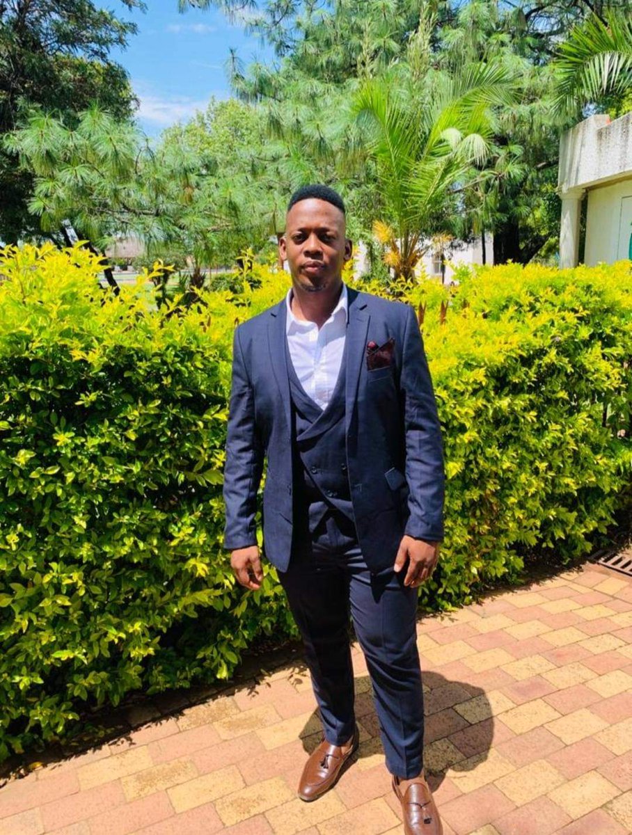 Bua_News's tweet image. Hey TUT Fam!
On this fine ChooseDay we choose 
Businessman and Business Administration student, Katlego Ngakane.

For more on this, please page 11 of our April Issue. 😉

tut.ac.za/s-cam/Publicat…