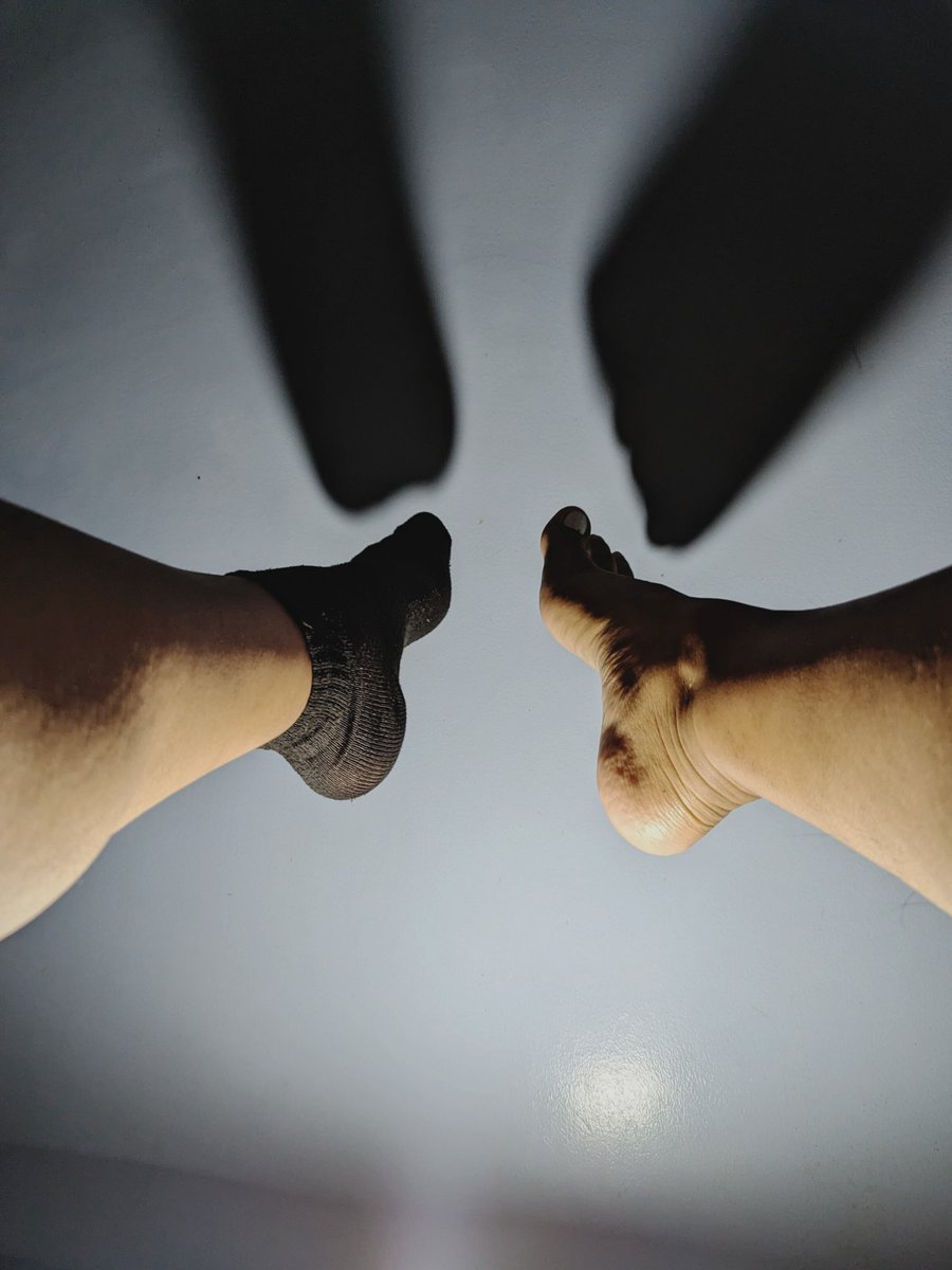 Wanted to play with the shadows 🌘. It was very fun! 

For more exclusive content subscribe to my Fanvue account:  fanvue.com/sampinteaux
Or PayPal me:
paypal.me/sampintoes?cou…
A girl gonna have her cash!

#feetpic #Feetpics #feetfethish #feetseller #feetpicsforsales