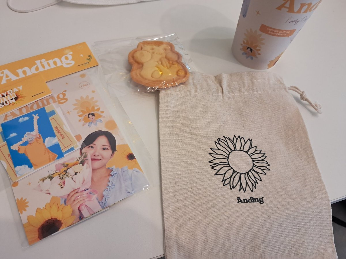 sun_roo416's tweet image. #우리의_봄은_끝이아닌_계속
#노란빛으로_물든_햇살가득_봄
너무너무이쁘고 경언니 실물영접해서 넘넘 좋았음!!! 이렇게 재밌을수가 헤헤
생일축하해 서경언니❤❤