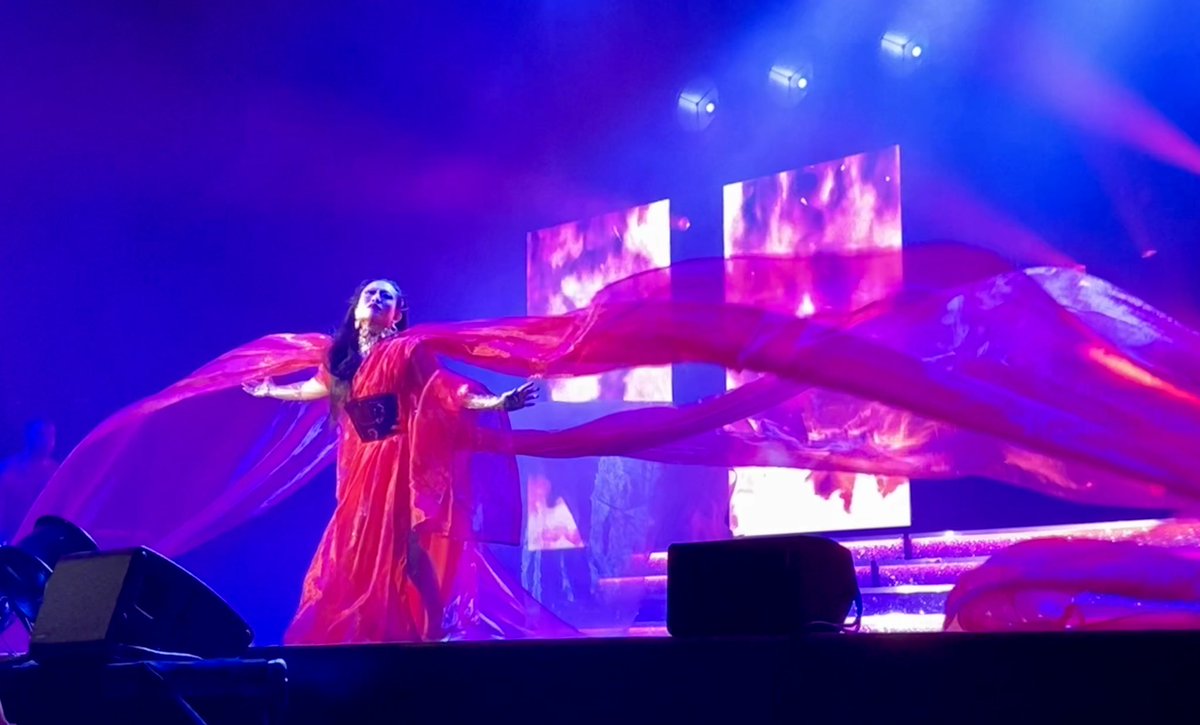 lingoody43's tweet photo. @iamLeFil stunning Loved the production @VossEvents on this number .stop asian hate ❤️🙏🏻
Drag is so much more...sending out messages of Love 
Sorry (not sorry) for all the tweets just wanted to share with each of Queens how this eclectic mix was wonderful❤️ @dragraceukbbc https://t.co/RHQFObpizE