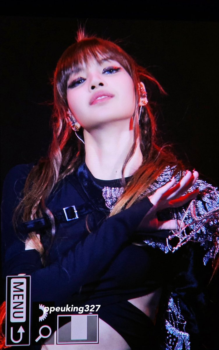 lalalisa_m_2797's tweet photo. Oh damn lalisa stop staring me like that just choke me already pls🫠🫠🥵

LISA COACHELLA COMEBACK
#LisachellaIsHere https://t.co/yzOSqNrfVJ