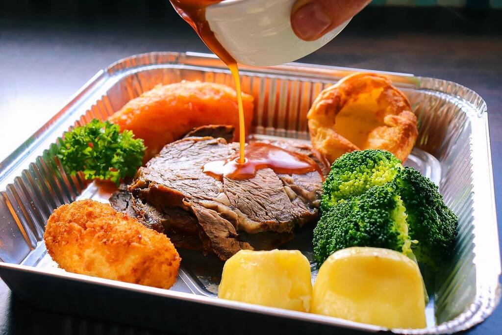Sunday lunch without all the fuss 🧑‍🍳

We’re serving up the White Gables classic Sunday Lunch - prepared hot to enjoy at home! 💛

Give us a call or pop in store to get yours…..

Now who’s hungry? 🤤

#sunday #sundaylunch #sundayroast #galway #goodfood… instagr.am/p/CrF5QXeMJA1/