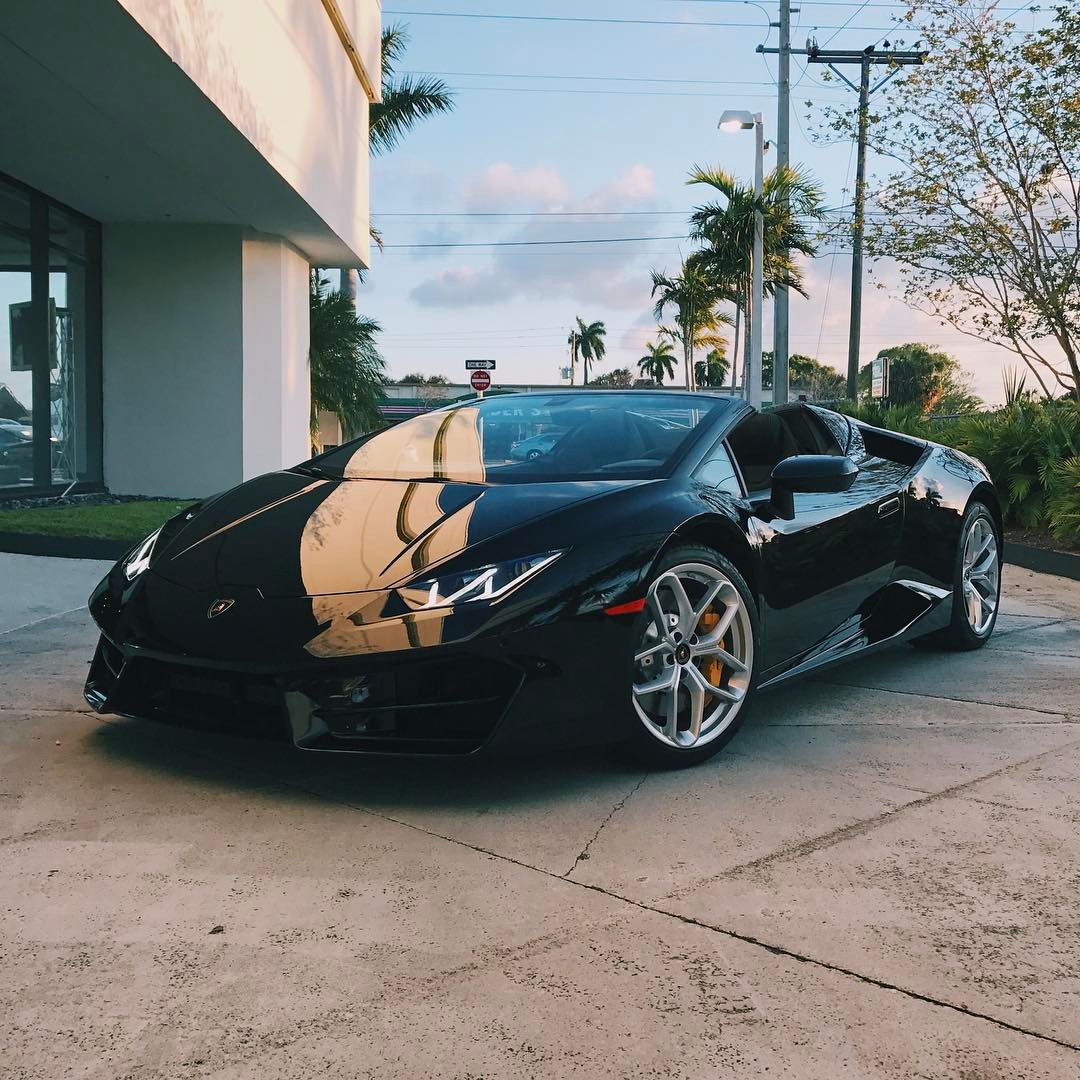 michele69028102's tweet photo. #lamborghini huracan @Lamborghini https://t.co/wv6U6fUMQp