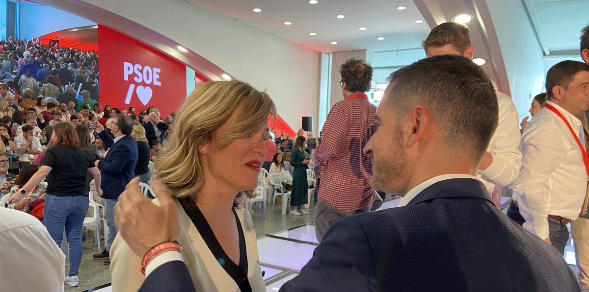 pspvprovalencia's tweet photo. El secretario general de @pspvprovalencia, @CarlosFBielsa participa en la clausura de la Conferencia Municipal del @PSOE en la que intervienen @sanchezcastejon, @ximopuig y @SanGomezLopez. 
#DefiendeLoQuePiensas #28Mayo https://t.co/Mwx7elW2EO