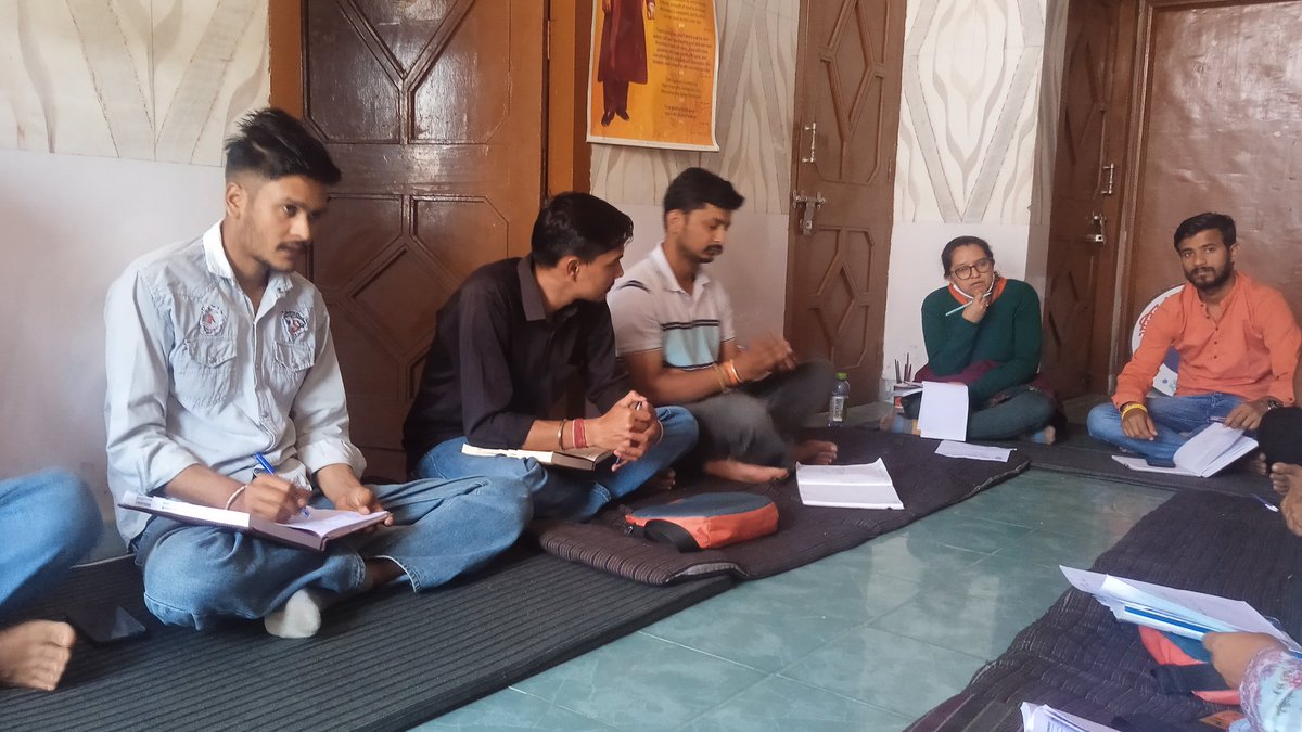 abvp4dehra's tweet photo. आज अखिल भारतीय विद्यार्थी परिषद ऊना विभाग की विभाग बैठक सम्पन्न हुई। बैठक में आने वाले कार्यक्रमों, अभियानों के लिए रूपरेखा और योजना तैयार की गई बैठक में विशेष रूप से प्रात उपाध्यक्षा डॉ॰ ज्योति पराशर जी तथा विभाग संगठन मंत्री अमन राणा जी उपस्थित रहे ।
#ABVP4DEHRA https://t.co/yVoOO9sW4J