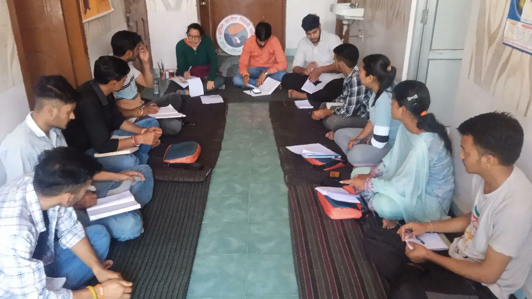 abvp4dehra's tweet photo. आज अखिल भारतीय विद्यार्थी परिषद ऊना विभाग की विभाग बैठक सम्पन्न हुई। बैठक में आने वाले कार्यक्रमों, अभियानों के लिए रूपरेखा और योजना तैयार की गई बैठक में विशेष रूप से प्रात उपाध्यक्षा डॉ॰ ज्योति पराशर जी तथा विभाग संगठन मंत्री अमन राणा जी उपस्थित रहे ।
#ABVP4DEHRA https://t.co/yVoOO9sW4J
