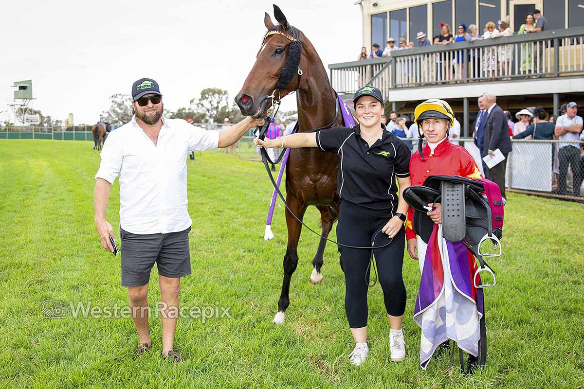 Western Racepix tweet media