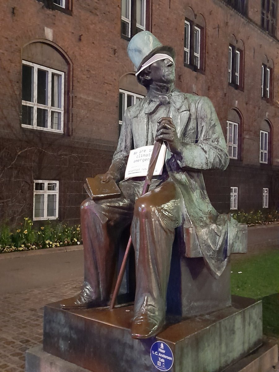 As part of the global #StatueSunday campaign, Hans Christian Andersen's statue in Copenhagen has been blindfolded. The current global situation is no fiction, we are in a climate emergency and criminal leaders need to take direct action now. #FaceTheFacts #TellTheTruth