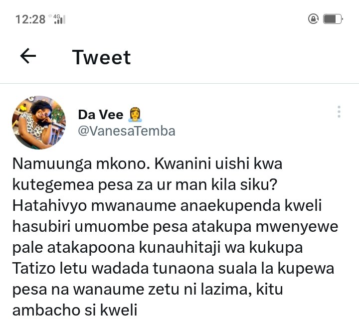 iam_ismail29's tweet image. Haya mtu amecheza Faulo ndani ya Box dakika ya 84 refaa amefunika  penati 😂😂 #twitterVAR