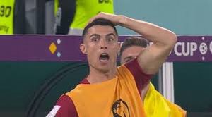 TomAndrew29's tweet photo. 🖕 bro if the earth is spinning why don’t we land in a new spot every time we jump 

Look even Ronaldo’s shocked https://t.co/Y5MBPtJGUh