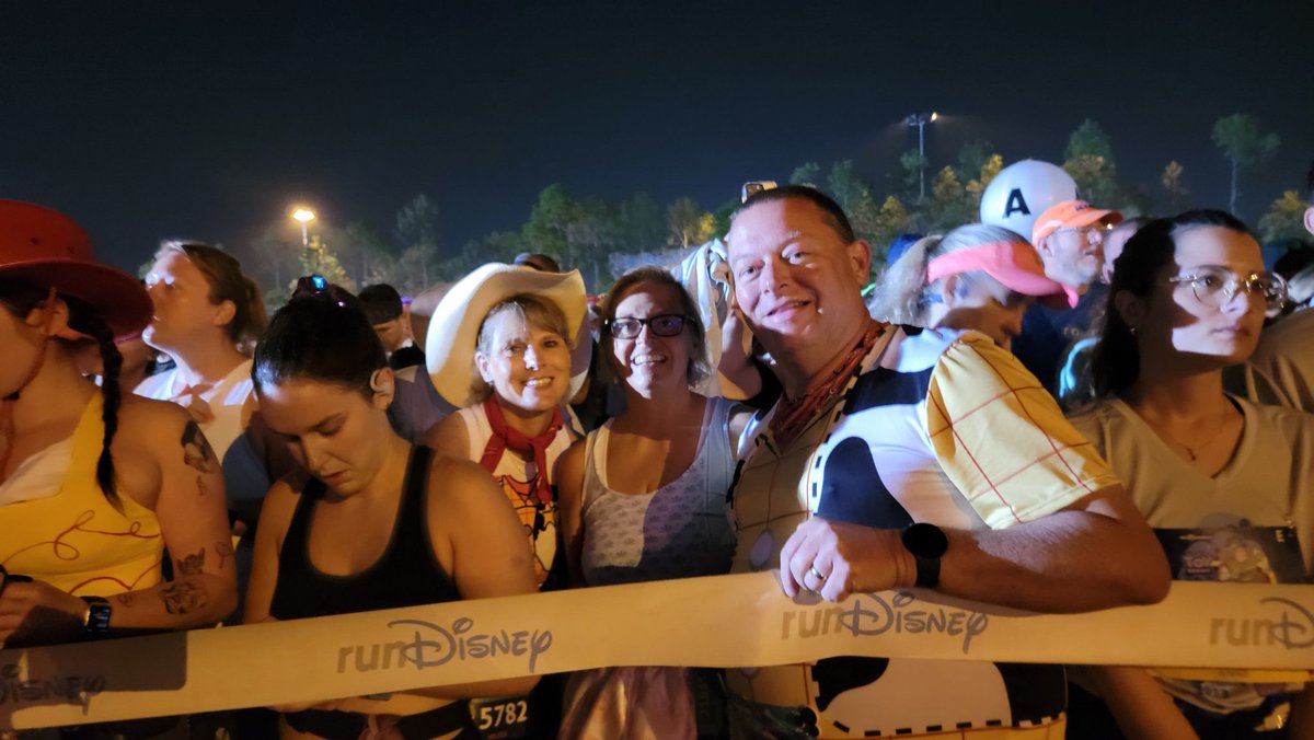 SamWalkerOBX's tweet photo. Achievement unlocked!
@runDisney #rundisney #toystory10k #springtimesurprisechallenge @emilywalkerobx https://t.co/65TUR9ngqe