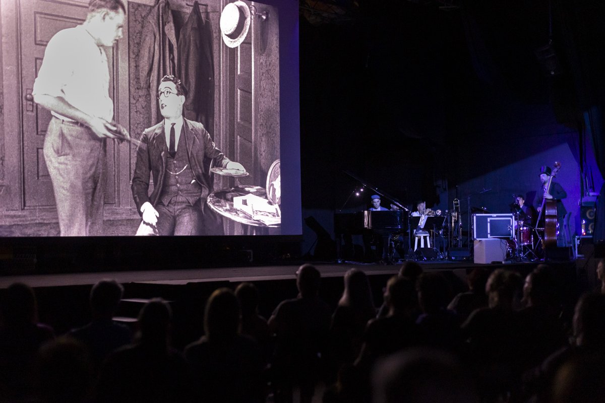 lpafilmfestival's tweet photo. #cameraobscura
#22ficlpgc

El hombre mosca (Safety Last!) y los acordes jazzísticos de Tana Santana, una combinación exquisita para el cinéfilo y el melómano

Fotos de una noche extraordinaria que contó con la complicidad del público del festival

Fotos de Quique Curbelo https://t.co/cRGVqWlycx