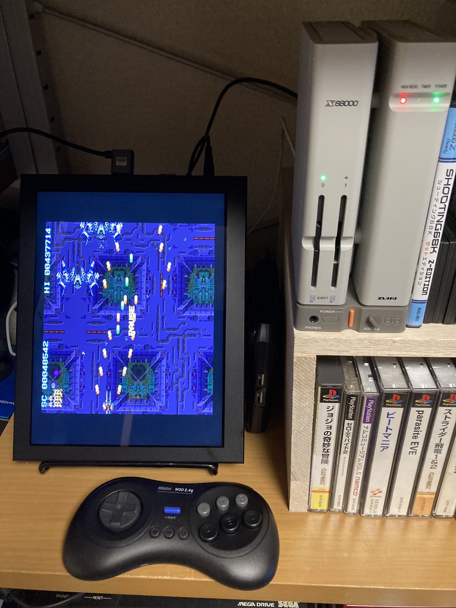 hyonezawa's tweet photo. まぐろ亭2階液晶でミニハードコーナー2号を作る。なんで4:3の画面に絵が出るだけなのに興奮するのか。16:9の中に4:3を表示すれば良いハズなのにね。
#X68000Z #メガドラミニ #genesismini2 https://t.co/fNHOTWjatm