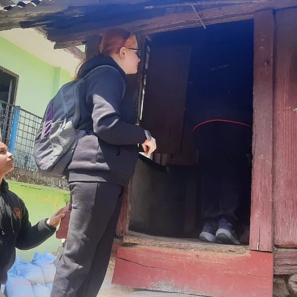 MussoorieS's tweet photo. #Grade11 #Grade12 #CommunityServices

#Mistars visited door to door for community service in Dhargaon. 

#workforpeople #socialwork #socialresponsibility #wellbeing #girlsboardingschool #misindia #mussoorieinternationalindia https://t.co/Sq8M9qv0om