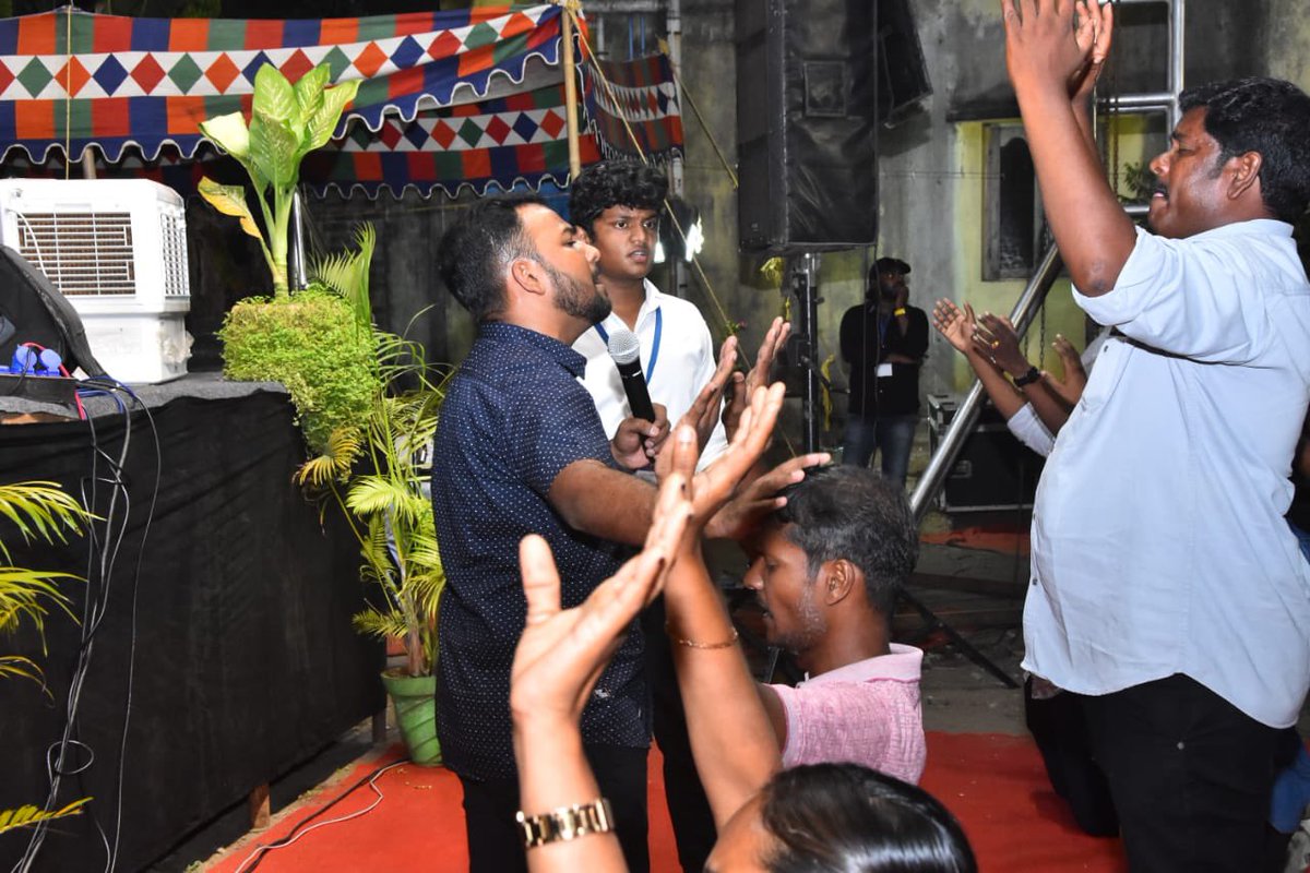 bensamuel95's tweet photo. Sharing the Gospel of Christ is the utmost responsibility that’s bestowed upon you and me! last evening at Pattabiram was a blessing to many souls. Thanking connectochrist ministries for having me. https://t.co/DTKGgbXZ7Z