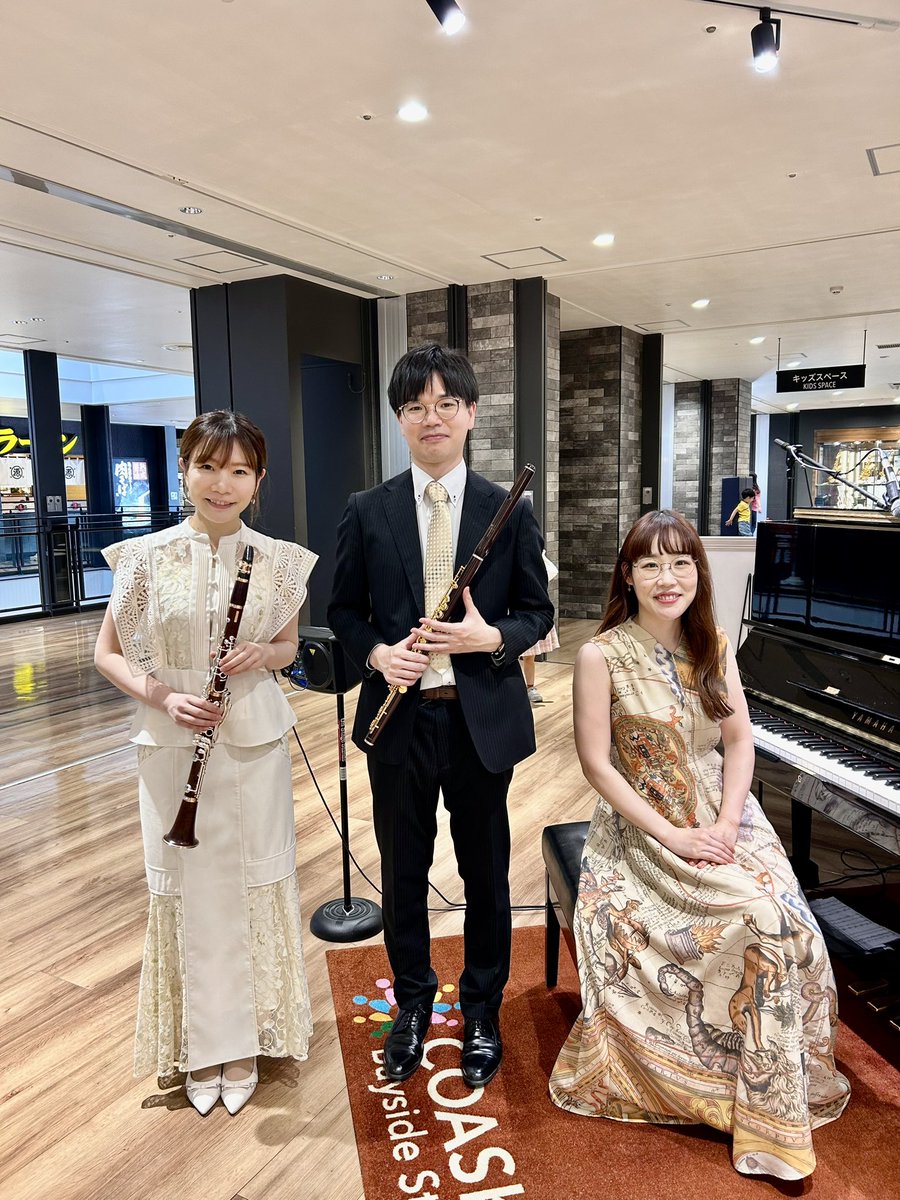 amiclpf's tweet image. デモ演奏２公演してきました❣️
終演後にお客様に、衣装はどこのブランドですか？と聞かれてびっくり😳ピアリでお馴染みのお気に入り衣装♪ピアニストのワンピースの柄がとても素敵でした🥰
フルートは１回目と２回目で異なる材質でしたが、木管の温かな音色は特にクラリネットとよく合います☺️