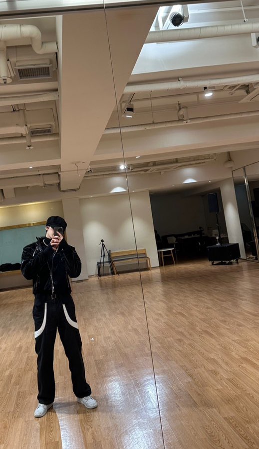 [#카엘]
안녕하세요 루네이트 카엘입니다.
저녁 시간이에요 여러분 빨리 저녁 드세요
밥을 잘 먹어야 해요 저두 밥 많이 먹고 키가 이만큼이나 커졌답니다🍚 끼니 거르지 말구 맛있는 거 많이 드시고 행복한 주말 보내세요❤️

#루네이트 #LUN8 🍚🍚🐈