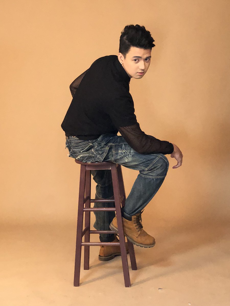 bts of my streetwear outfit on photoshoot 📸