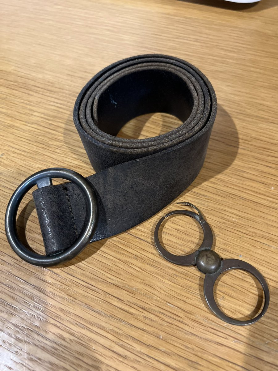 zappa0113's tweet photo. #古着屋 #Looptown
天気不安定なので車で近く?(15分位)の古着屋さんへ ベルトと古道具(用途不明)購入😊
夕暮れの雲綺麗だった🤩 https://t.co/87auA7F9Nv