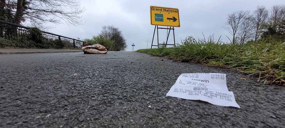 Aintree Village🐎 is all quiet this morning🐶
Everyone's gone #racegoers #animalactivists 
All that they left this grey wet miserable morning is the discarded #Tote betting slips and the regulation #KFC litter..🐓
Oh and there's a few sets 
of ladders 🪜on the Melling Road too😉