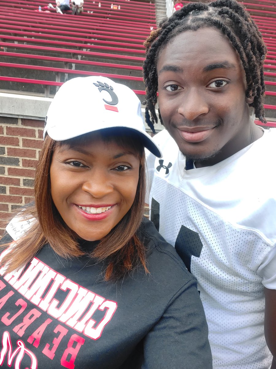 aprilmalcom25's tweet photo. #14ismine #BarryJackson
#BEARCATMOM #SpringGame2023 https://t.co/Fi57IjTQJ9